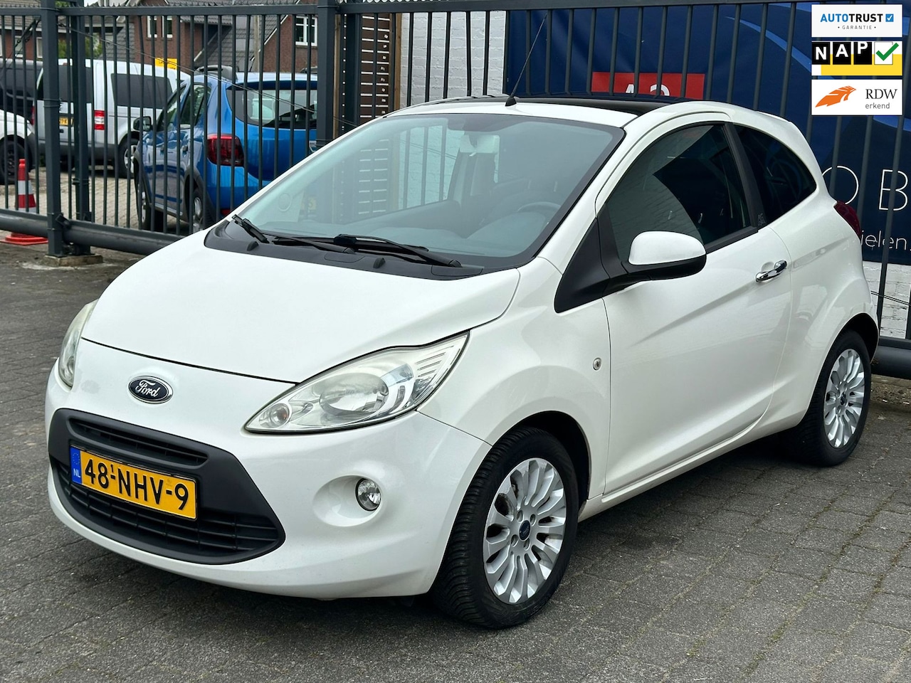 Ford Ka - 1.2 Titanium X / AIRCO / PANORAMADAK / ELEKTRISCHE RAMEN / NAP!! - AutoWereld.nl
