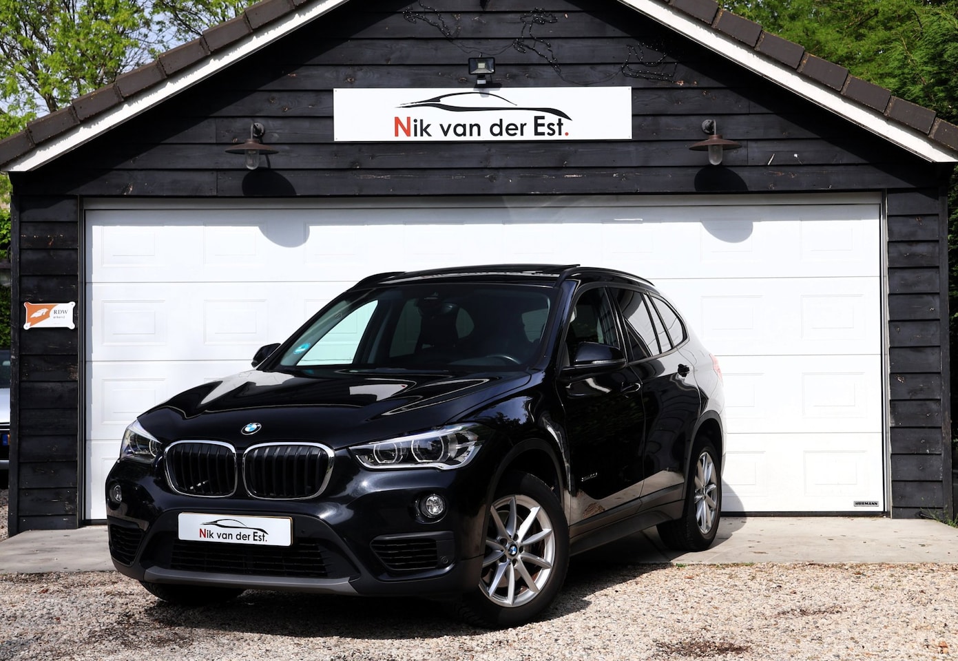 BMW X1 - SDrive20i - High Executive-Pano-HUD-Stoelverwarming - AutoWereld.nl