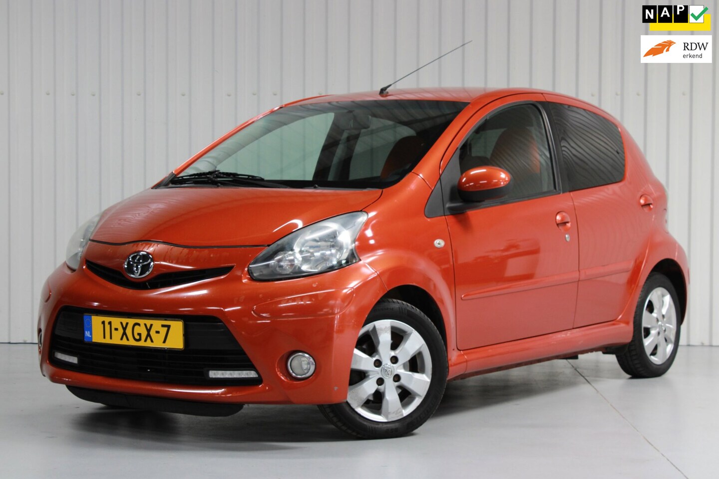 Toyota Aygo - 1.0 VVT-i Dynamic Orange 1.0 VVT-i Dynamic Orange - AutoWereld.nl