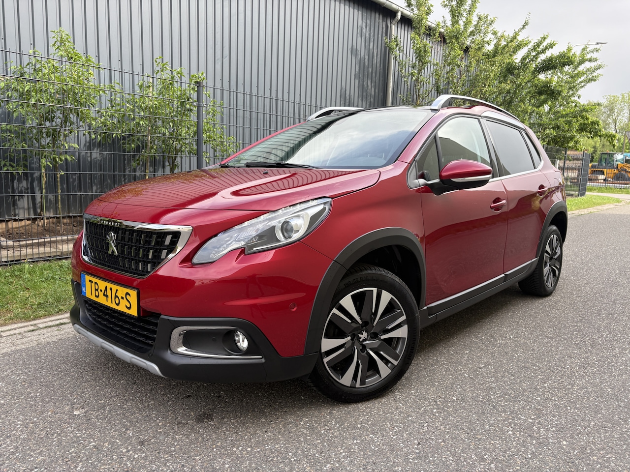 Peugeot 2008 - 1.2 PureTech Allure / AUTOMAAT / NAVI / PANORAMADAK / CLIMATE / 102dkm! NAP! - AutoWereld.nl