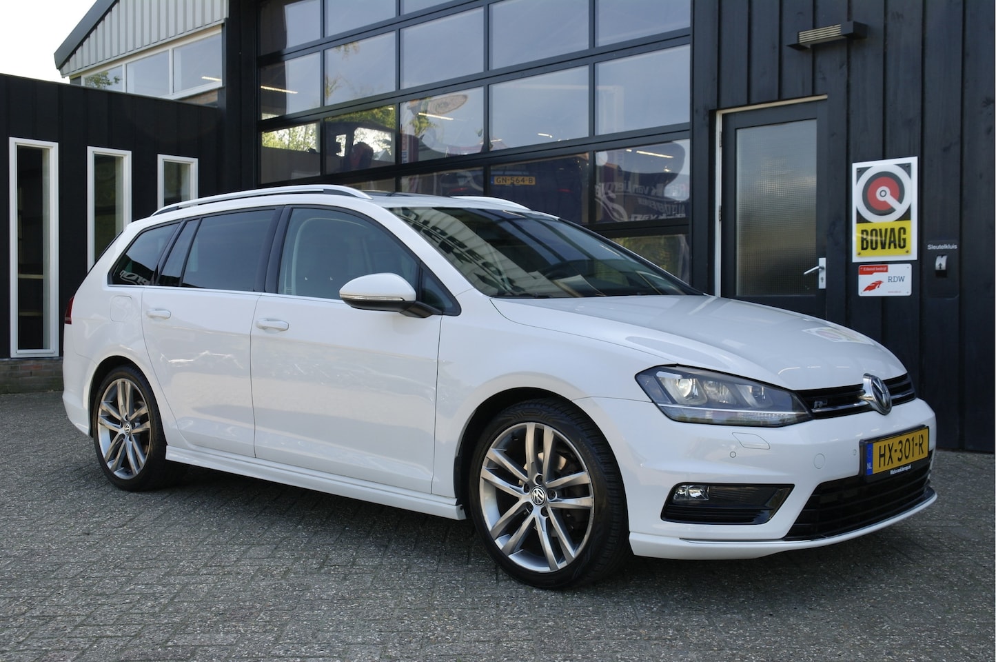 Volkswagen Golf Variant - 1.4 TSI Business Edition Connected R | NL-Auto | Pano | Carplay | Camera | Trekhaak | Lede - AutoWereld.nl