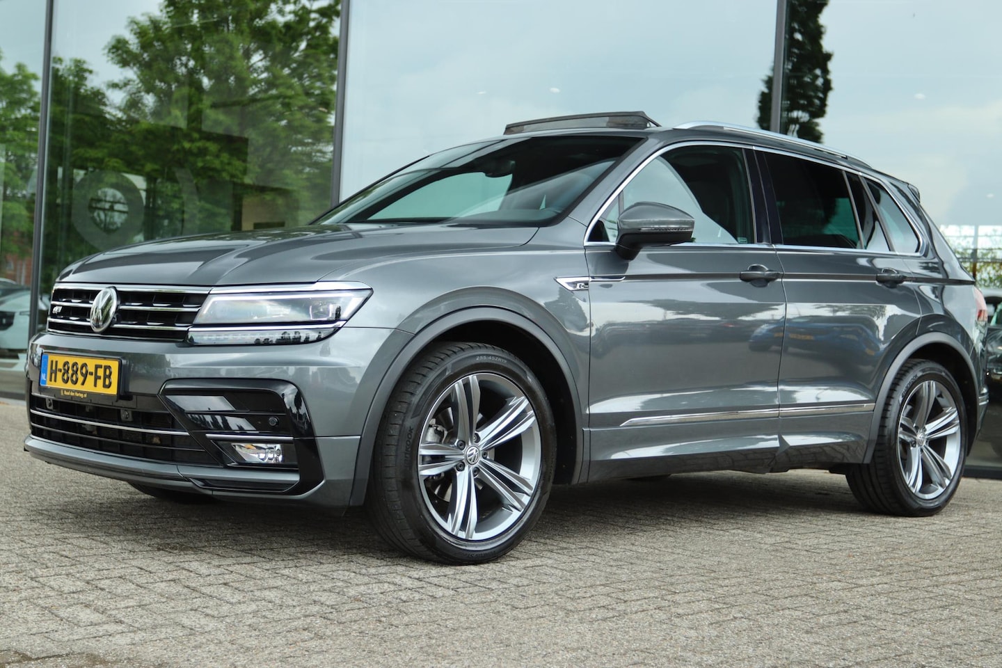Volkswagen Tiguan - 1.5 TSI ACT AUT. R-LINE HIGHLINE BUSINESS | PANO | VIRT. COCKPIT | TREKHAAK | CARPLAY | CA - AutoWereld.nl