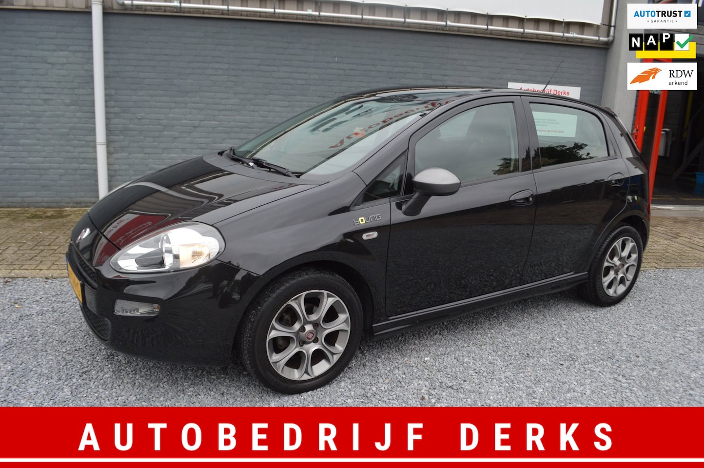 Fiat Punto Evo - 0.9 TwinAir Young Airco 5Drs Stuurbekrachtiging Nieuwstaat Jaar Garantie - AutoWereld.nl