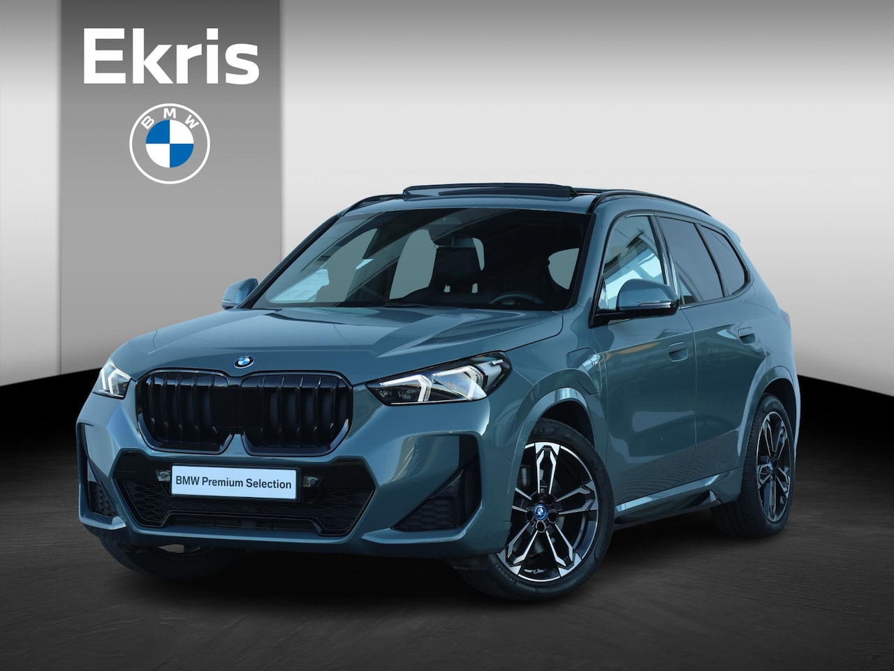 BMW X1 - xDrive30e M Sportpakket/ Verwarmd Stuurwiel/ Trekhaak/ Achteruitrijcamera/ Panoramadak/ Dr - AutoWereld.nl