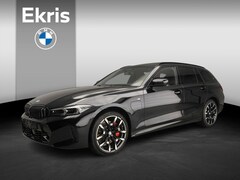 BMW 3-serie Touring - 330e Individual Lak | M Sportpakket Pro | Innovation Pack | Comfort Pack | Panoramadak | T