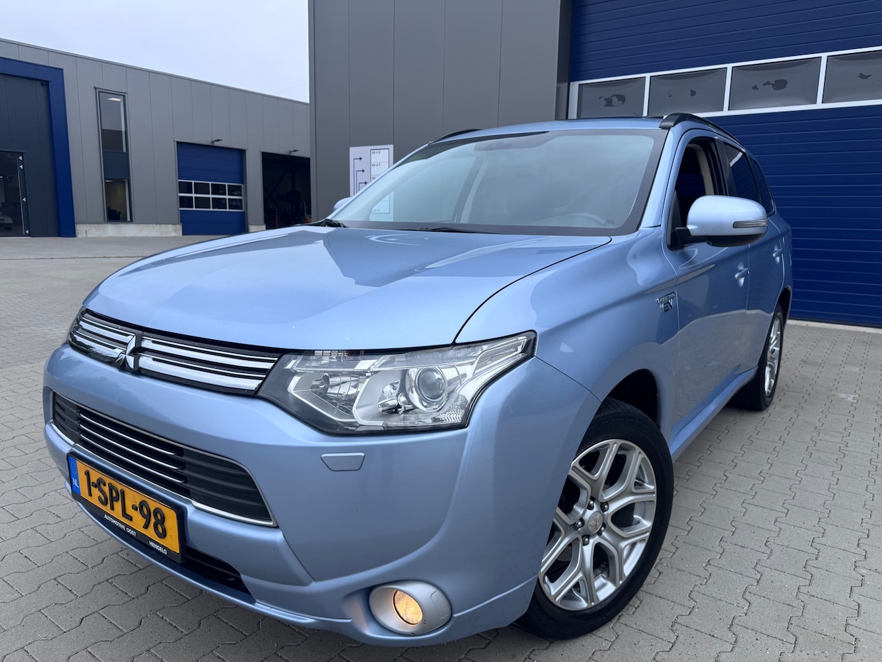 Mitsubishi Outlander - 2.0 PHEV Instyle vol opties!! nw staat!! - AutoWereld.nl