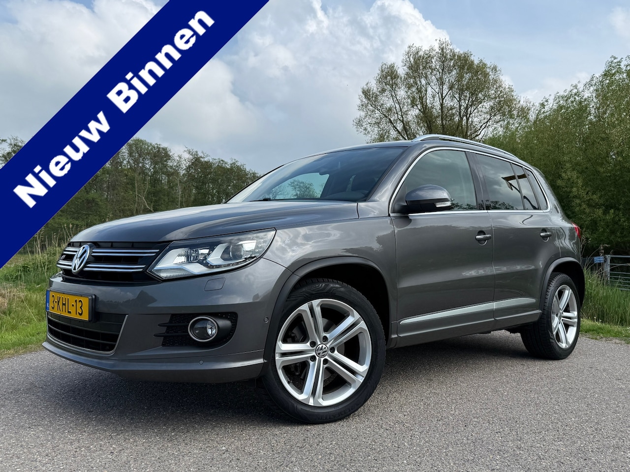 Volkswagen Tiguan - 2.0 TSI 4Motion R-Line Automaat | 2e Eigenaar | Navi | 18" Velgen | Trekhaak | Stoelverwar - AutoWereld.nl