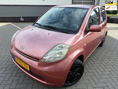 Daihatsu Sirion 2 - 1.3-16V Comfort*Automaat*APK*NAP*RIJD SCHAKEL PRIMA