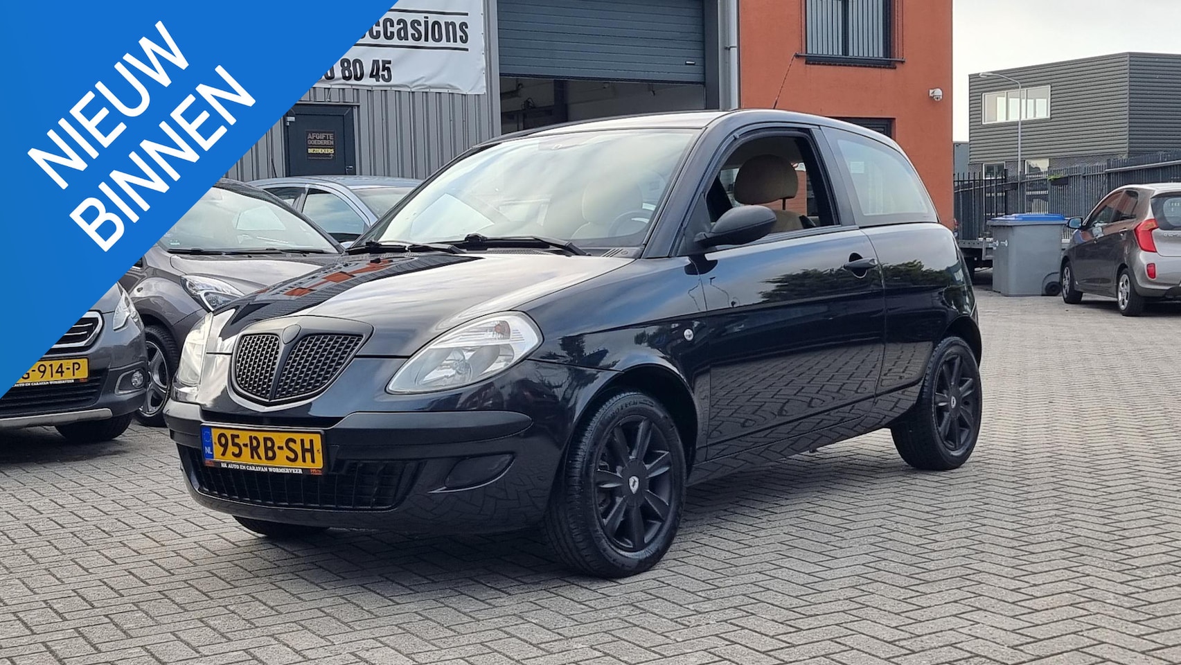 Lancia Y(psilon) - Ypsilon 1.2 Edizione Nero Airco, sportvelgen, NAP - AutoWereld.nl