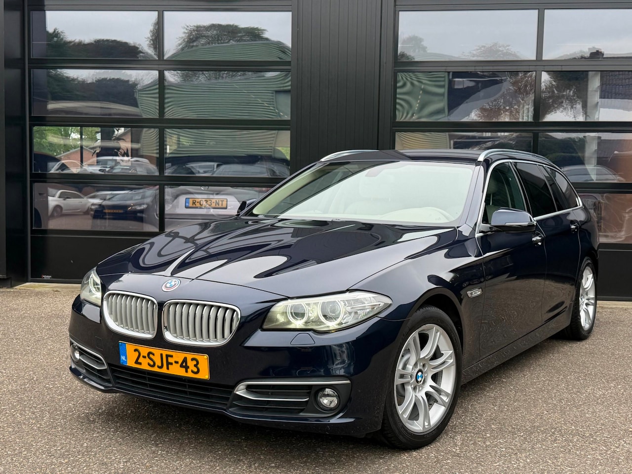 BMW 5-serie Touring - 528i High Luxury Edition DigiDash Xenon Navi - AutoWereld.nl