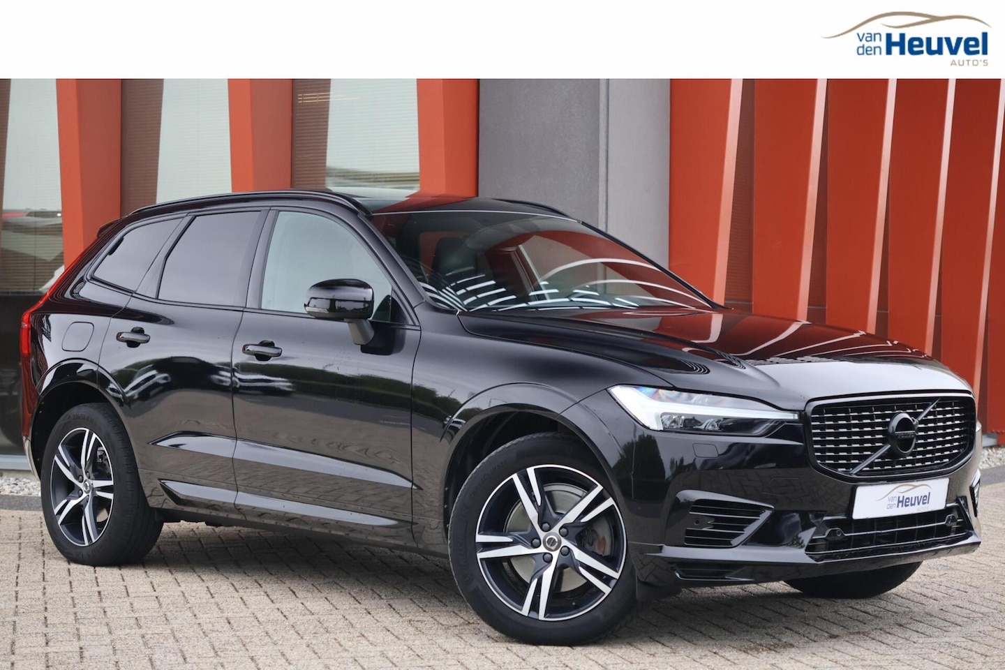 Volvo XC60 - T6 Recharge AWD R-Design | Stoelverwarming | Trekhaak | Panoramadak | Pilot Assist | BLIS - AutoWereld.nl