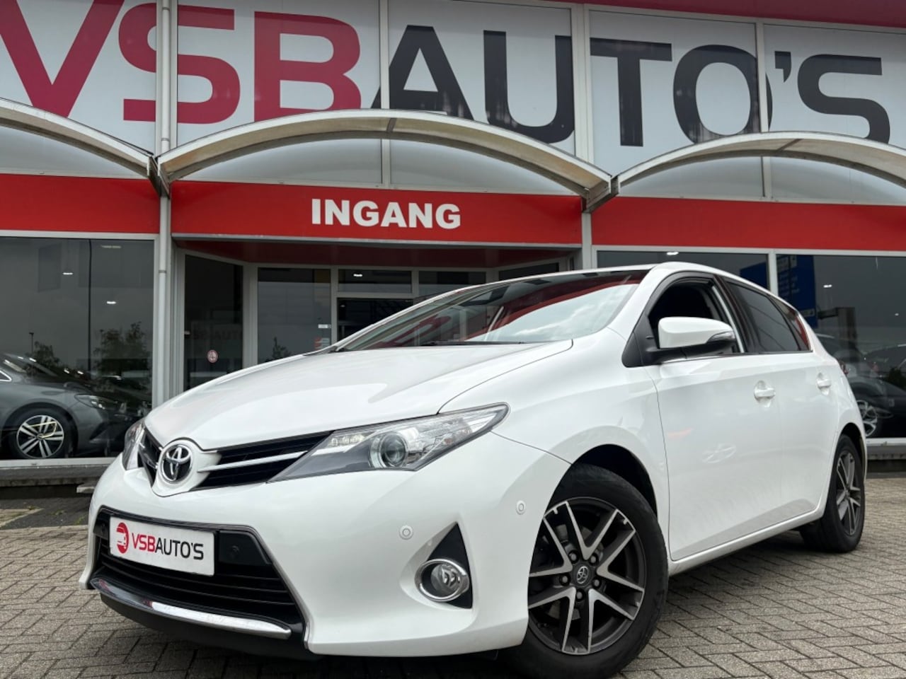 Toyota Auris - 1.6 EXECUTIVE 132PK CARPLAY NAVI CAMERA CLIMATE AIRCO LMV PDC - AutoWereld.nl