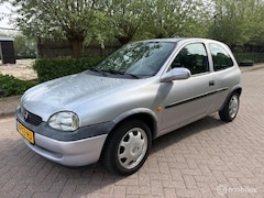 Opel Corsa - 1.2i-16V Strada AUTOMAAT