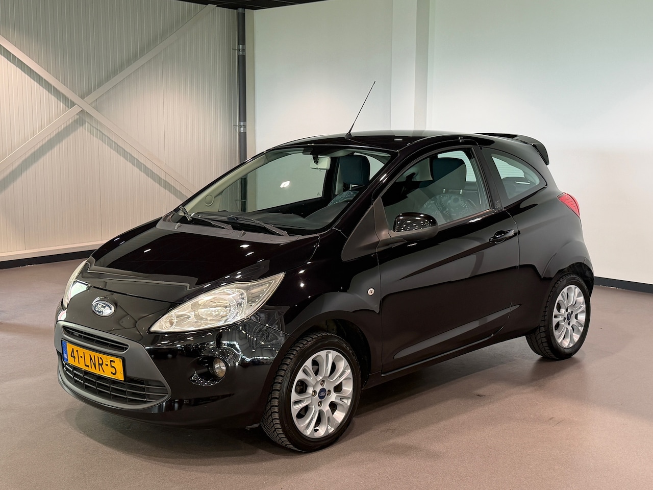 Ford Ka - 1.2 Cool&Sound Airco Bluetooth Nieuwe APK&Distributieriem - AutoWereld.nl