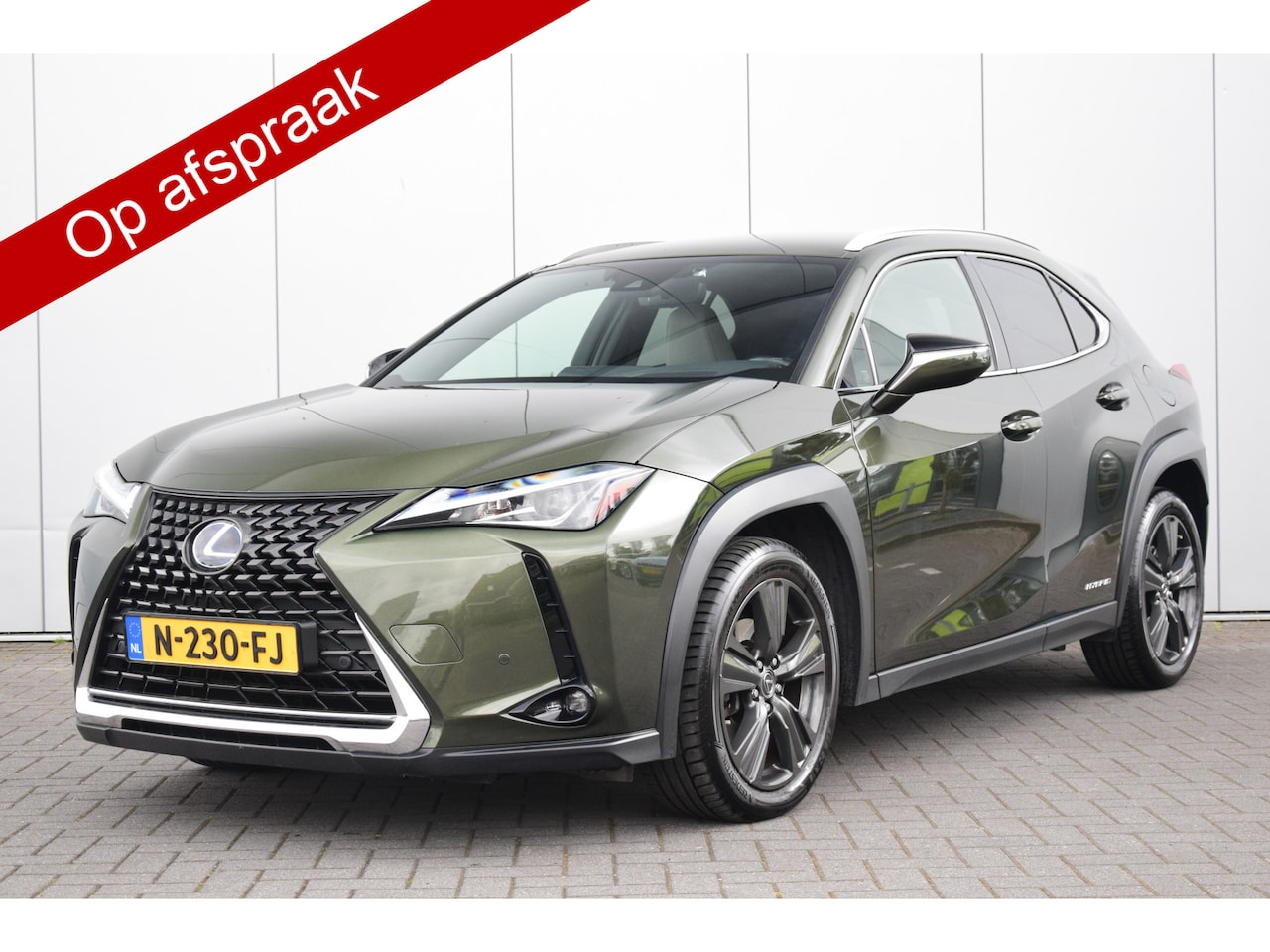 Lexus UX - 250h Luxury Line Leer/Verwarmd Navi/Camera Led Priv/Glass - AutoWereld.nl