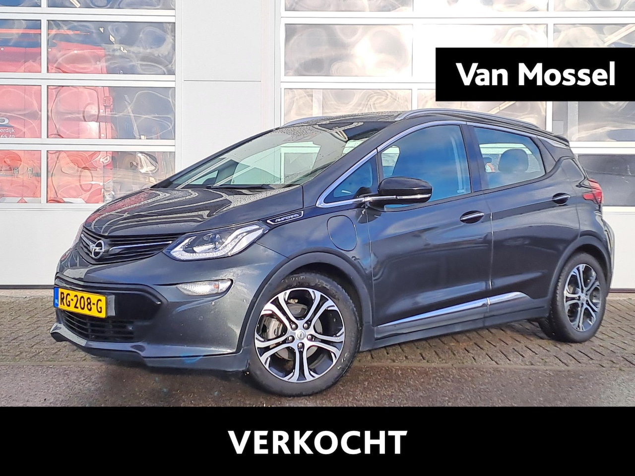 Opel Ampera-e - Launch executive 60 kWh | Nieuwe Accu 2023! | Stoelverwarming Voor & Achter | Stuurverwarm - AutoWereld.nl
