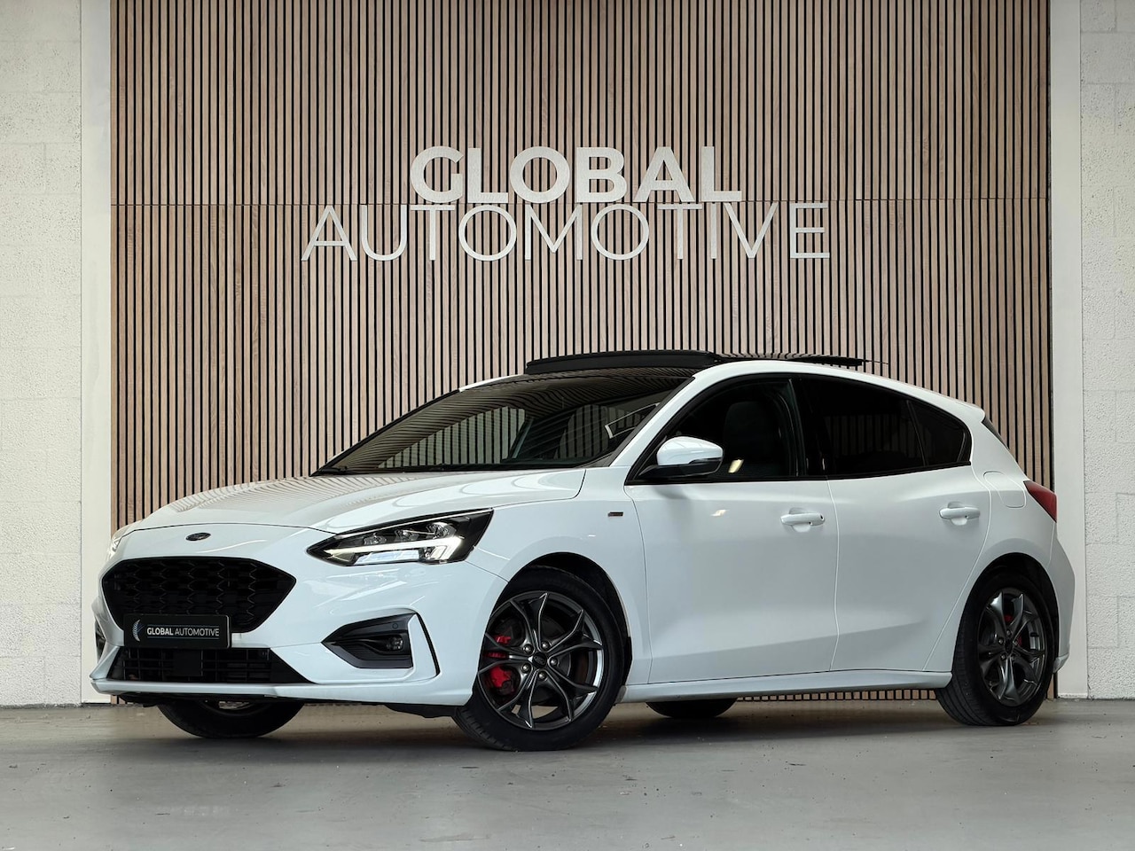 Ford Focus - 1.0 EcoBoost ST Line - PANO - B&O - CAMERA - AutoWereld.nl