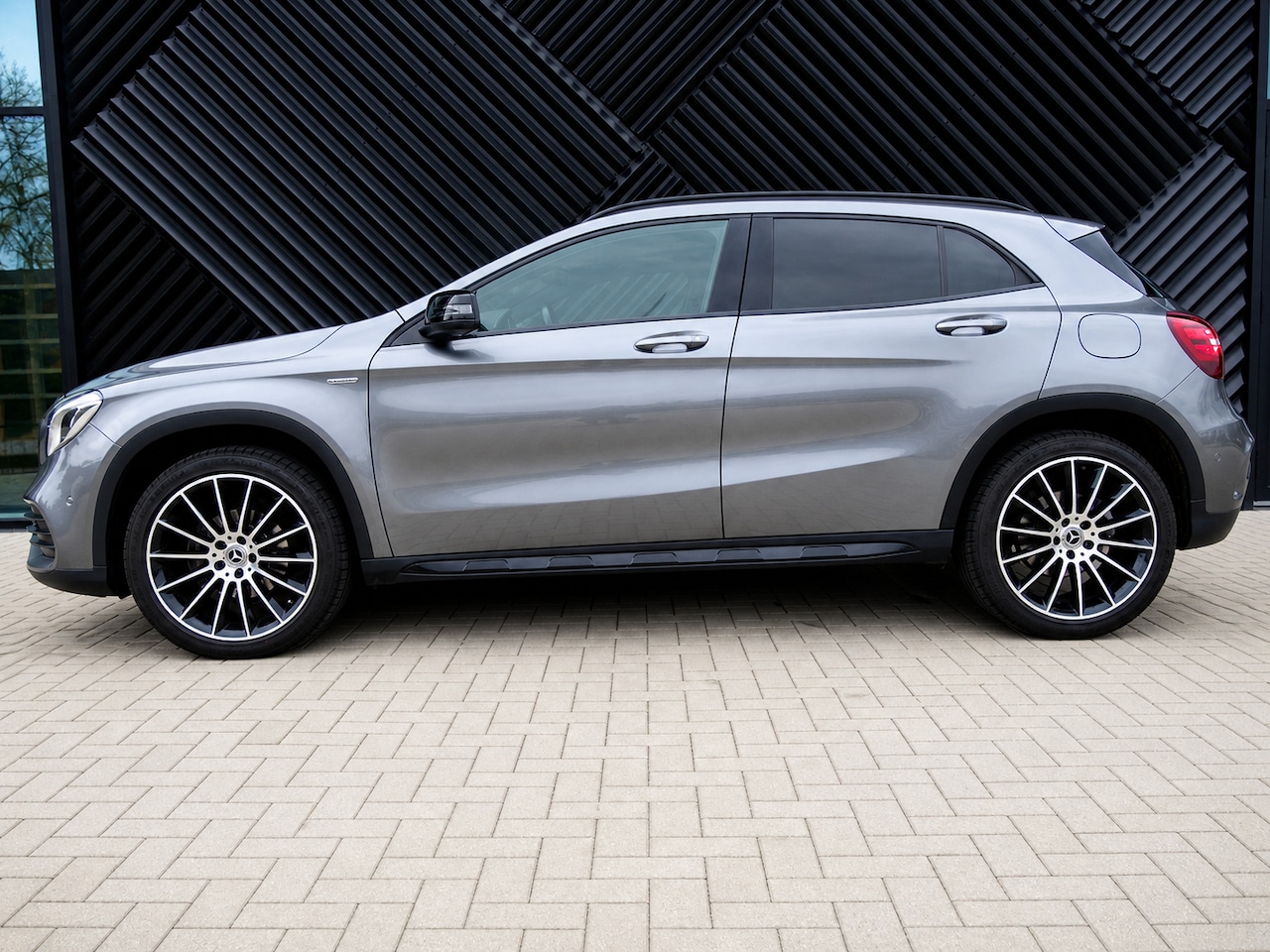 Mercedes-Benz GLA-Klasse - 200 Premium Mercedes-Benz GLA-klasse 200 Edition AMG Pano|trekh|Carmera - AutoWereld.nl