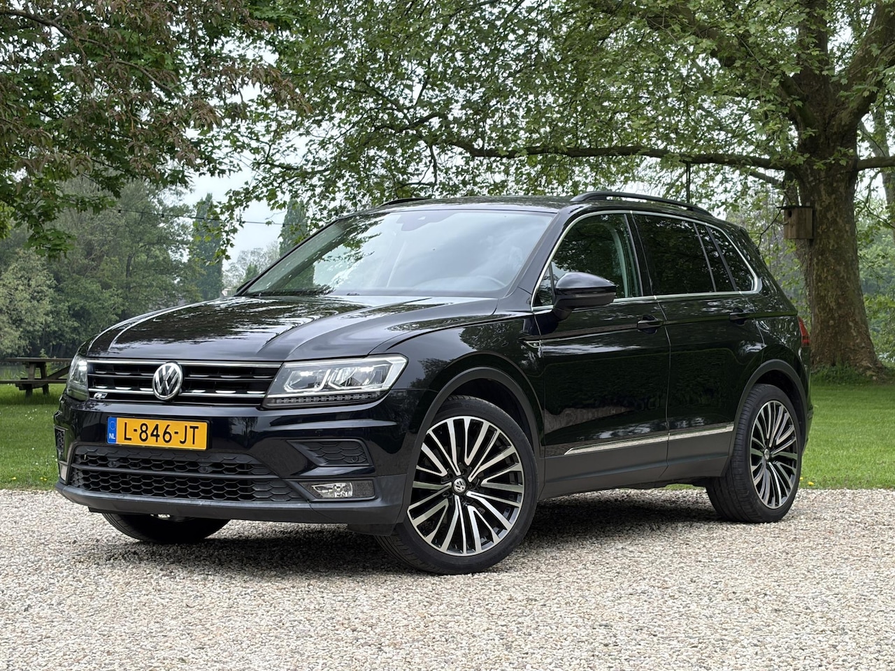 Volkswagen Tiguan - 1.4 TSI Automaat R-Line, Trekhaak *Nieuwe Remmen* - AutoWereld.nl