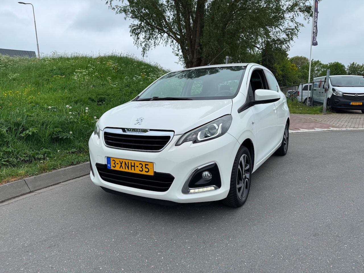 Peugeot 108 - 1.0 e-VTi Allure Airco LM velgen - AutoWereld.nl