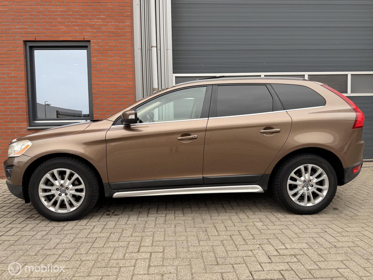 Volvo XC60 - 3.0 T6 AWD Summum - LPG G3 - pano dak - DynAudio - AutoWereld.nl