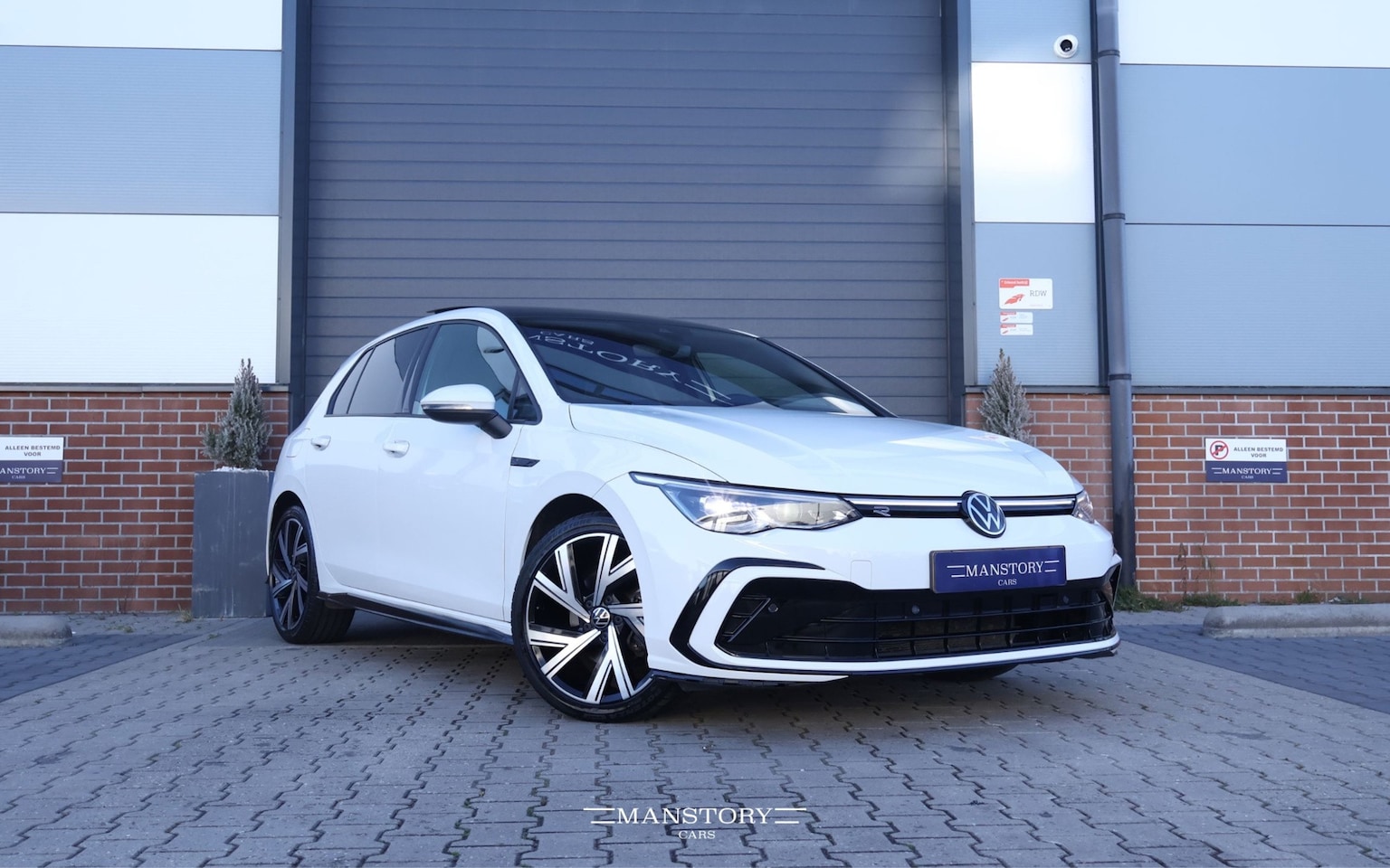 Volkswagen Golf - 1.5 eTSI R-Line Business 1.5 eTSI R-Line Business - AutoWereld.nl