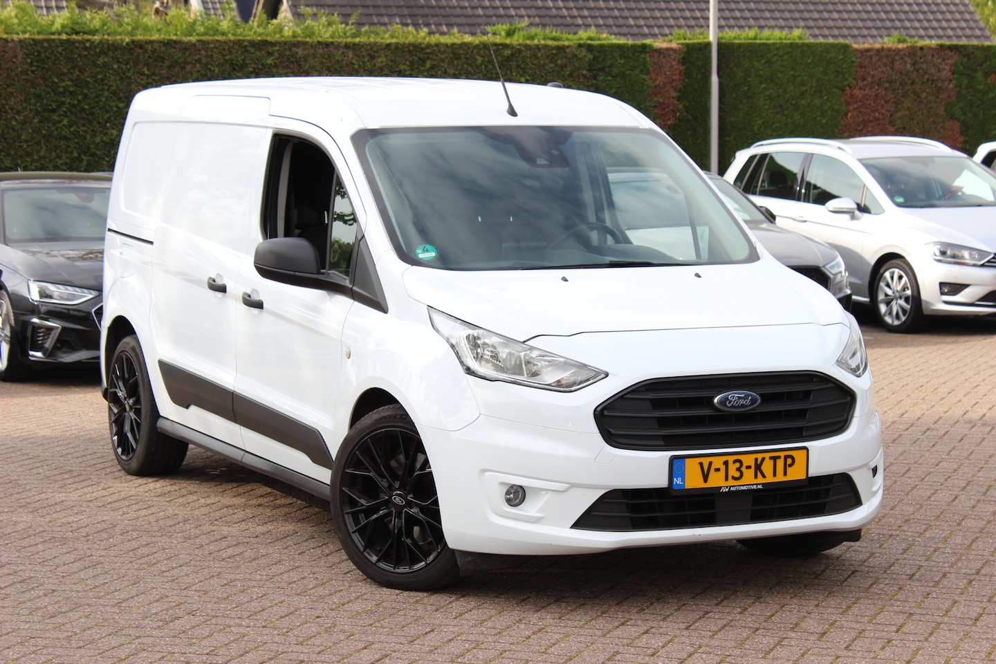 Ford Transit Connect - 1.5 EcoBlue L2 Trend HP 100pk / Trekhaak / Camera / CarPlay / 17'' / Stuur+Stoelverwarming - AutoWereld.nl