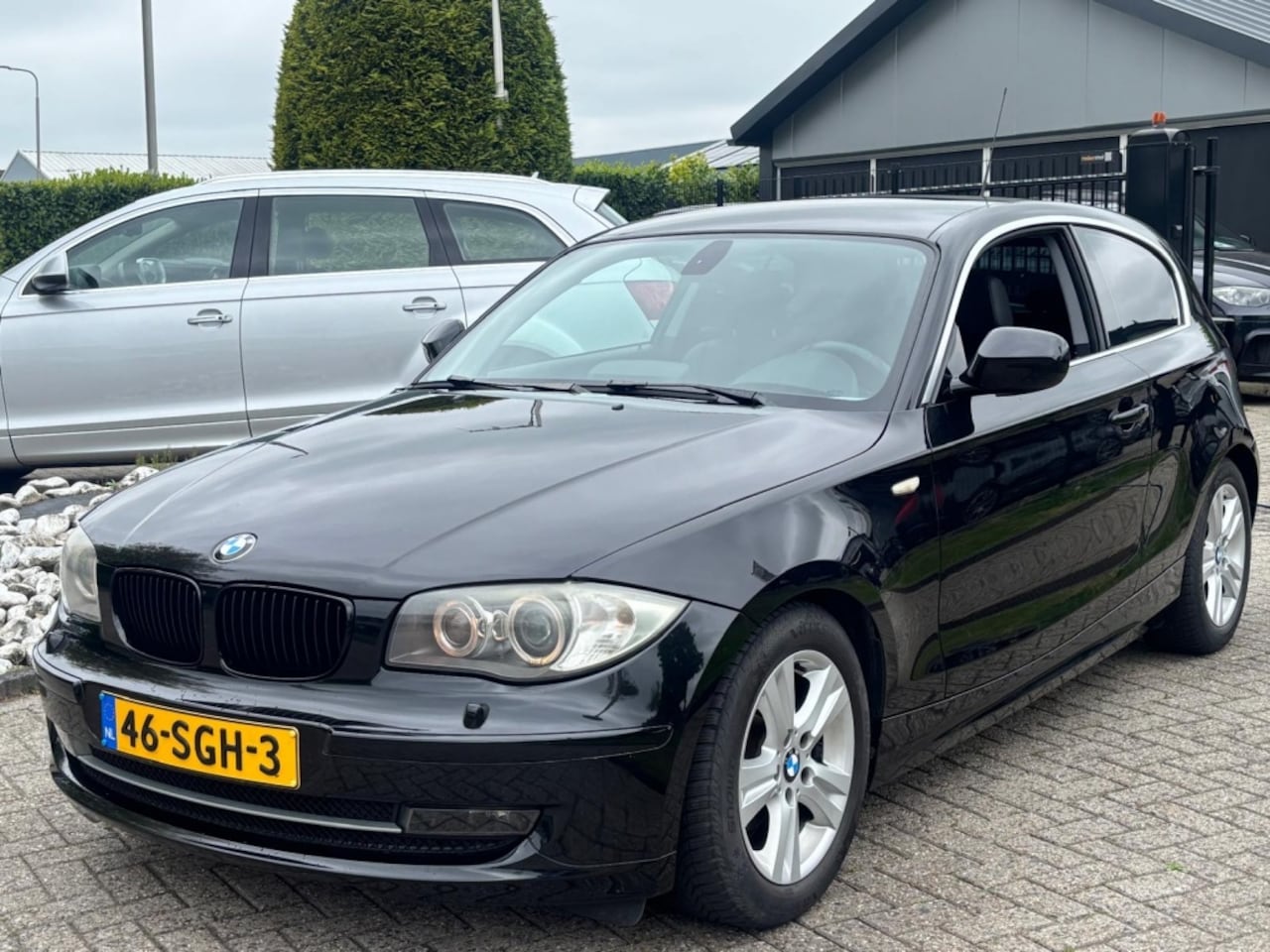 BMW 1-serie - 116i High Exe Sportline Xenon 2011 Zwart Leder - AutoWereld.nl
