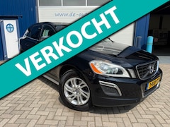 Volvo XC60 - 2.4 D5 215pk AWD R-Design / AUTOMAAT / NAVI / LEER / TREKHAAK