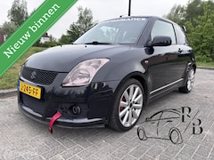 Suzuki Swift - 1.6 Sport Airco uitlaatsysteem CarPlay
