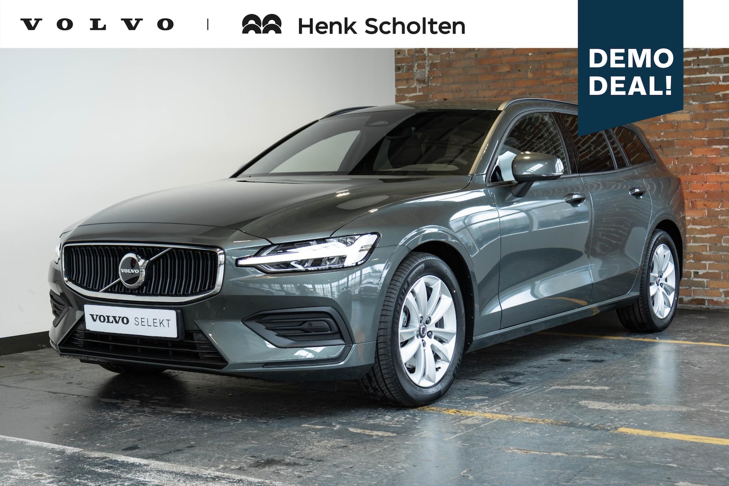 Volvo V60 - B4 Essential Edition | Semi Elektrische wegklapbare Trekhaak | Stoelverwarming | Stuurwiel - AutoWereld.nl