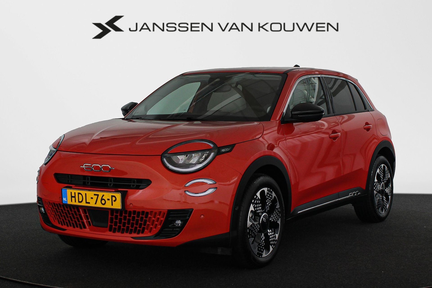 Fiat 600e - La Prima 54 kWh Pt. Lease va €499,- Leder Achteruitrijcamera Stoelverwarming Apple CarPlay - AutoWereld.nl