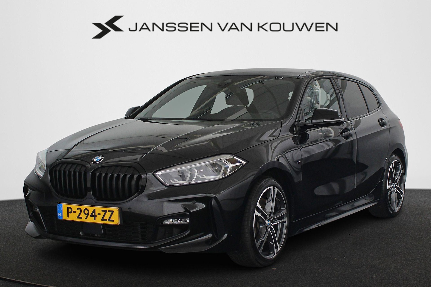 BMW 1-serie - 120i Business Edition Automaat M Sport Stoelverwarming Navi - AutoWereld.nl