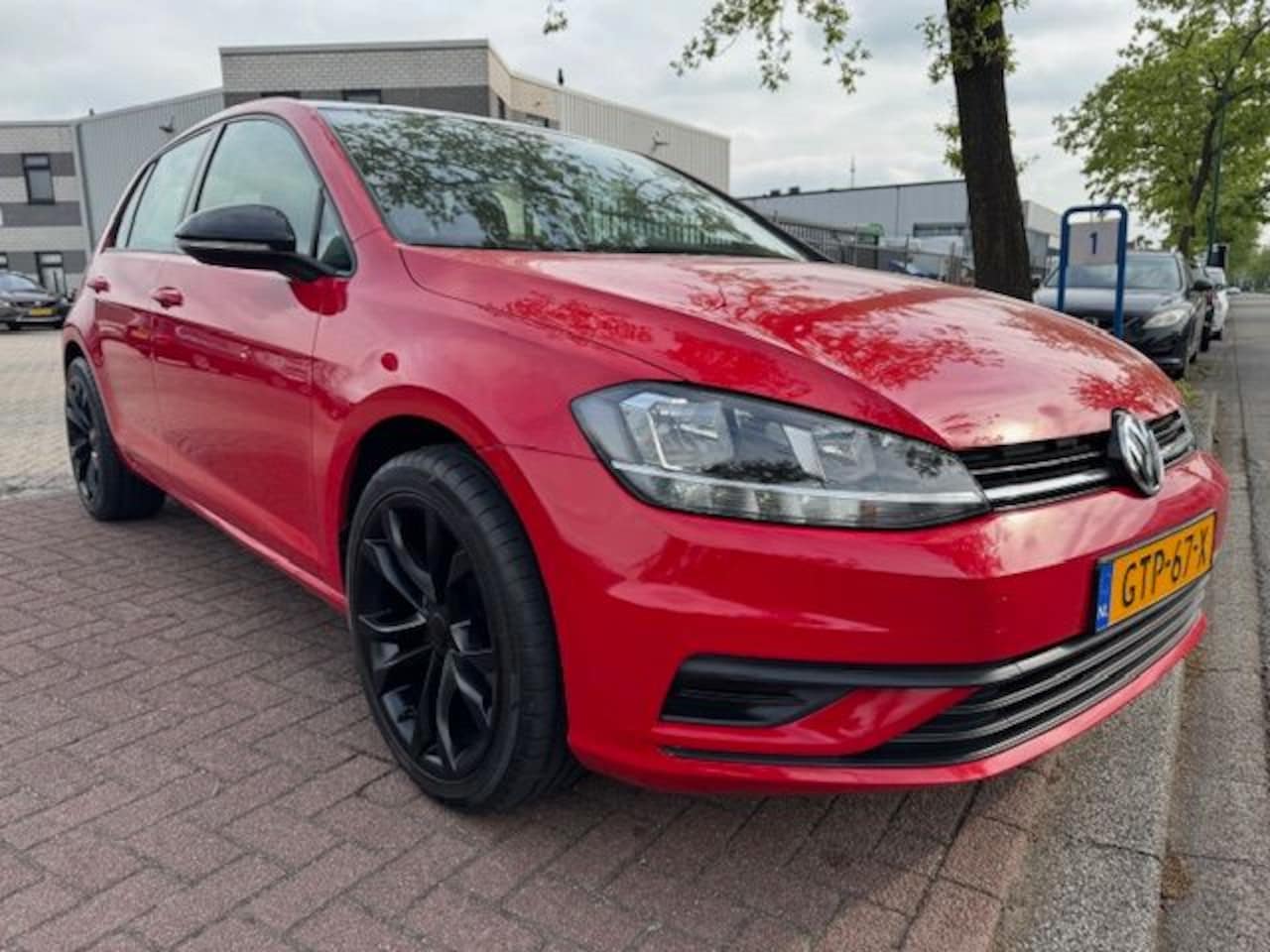 Volkswagen Golf - 1.0 TSI 5deurs Sport Trendline Airco,Navigatie,Two Tone Nette Auto - AutoWereld.nl