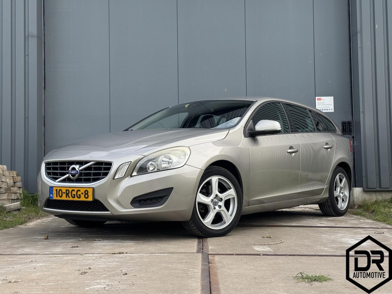 Volvo V60 - 1.6 T3 | TREKHAAK | CLIMATE | PDC | NAP | GOED ONDERHOUDEN - AutoWereld.nl