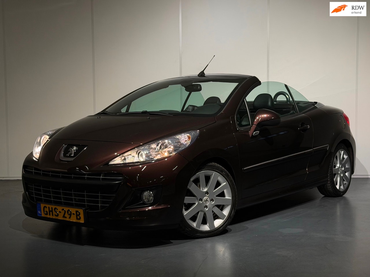 Peugeot 207 CC - 1.6 VTi Griffe Cabrio /Airco/Cruise/PDC/LMV/Leer/Stoelverw. - AutoWereld.nl