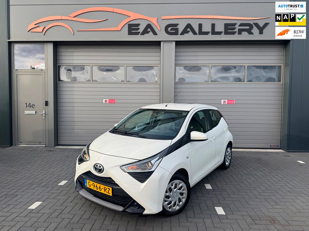 Toyota Aygo - 1.0 VVT-i x-play limited APK NAP Camera Airco - AutoWereld.nl