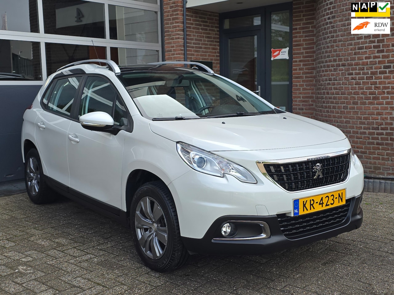 Peugeot 2008 - 1.2 PureTech Blue Lion Navi |Lage Km |Nap - AutoWereld.nl