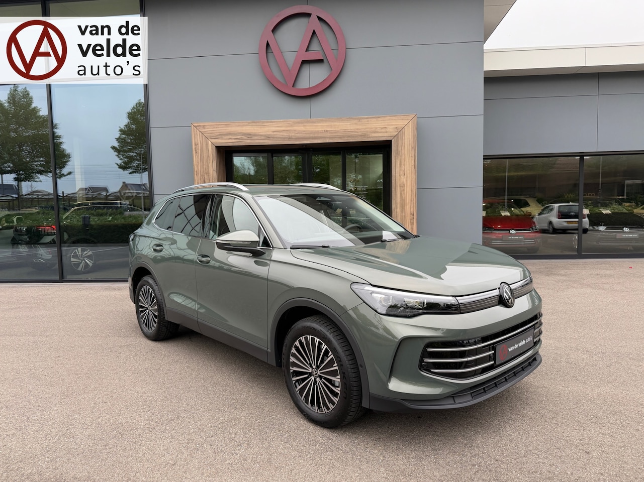 Volkswagen Tiguan - 1.5 eHybrid Elegance 204pk | Trekhaak | Dode hoek | Elek. klep | incl. verlengde garantie - AutoWereld.nl