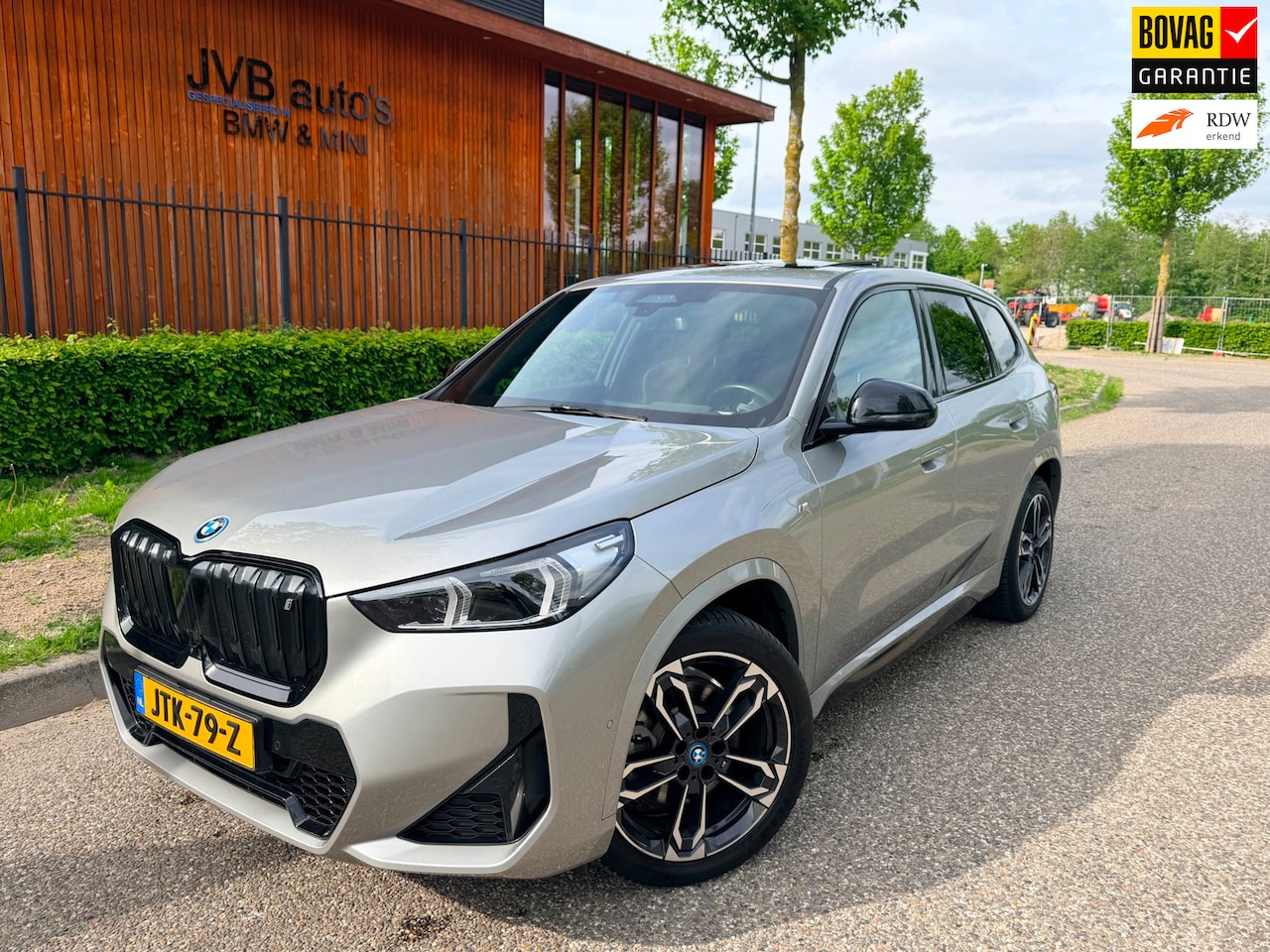 BMW iX1 - xDrive30 XDrive30, M-Sport, panorama, trekhaak, memory, HUD, driving assistant plus - AutoWereld.nl