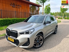 BMW iX1 - XDrive30, M-Sport, panorama, trekhaak, memory, HUD, driving assistant plus