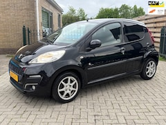 Peugeot 107 - 1.0 Black & Silver | 5drs | onderhoud historie aanwezig | airco | bluetooth | half leder |