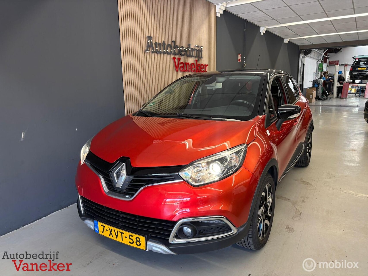 Renault Captur - 0.9 TCe Helly Hansen|Dealer|Trekhaak - AutoWereld.nl