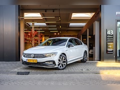 Volkswagen Passat - 1.5 TSI R-Line|Camera|Acc|Lane-Assist|Keyless-Entry|