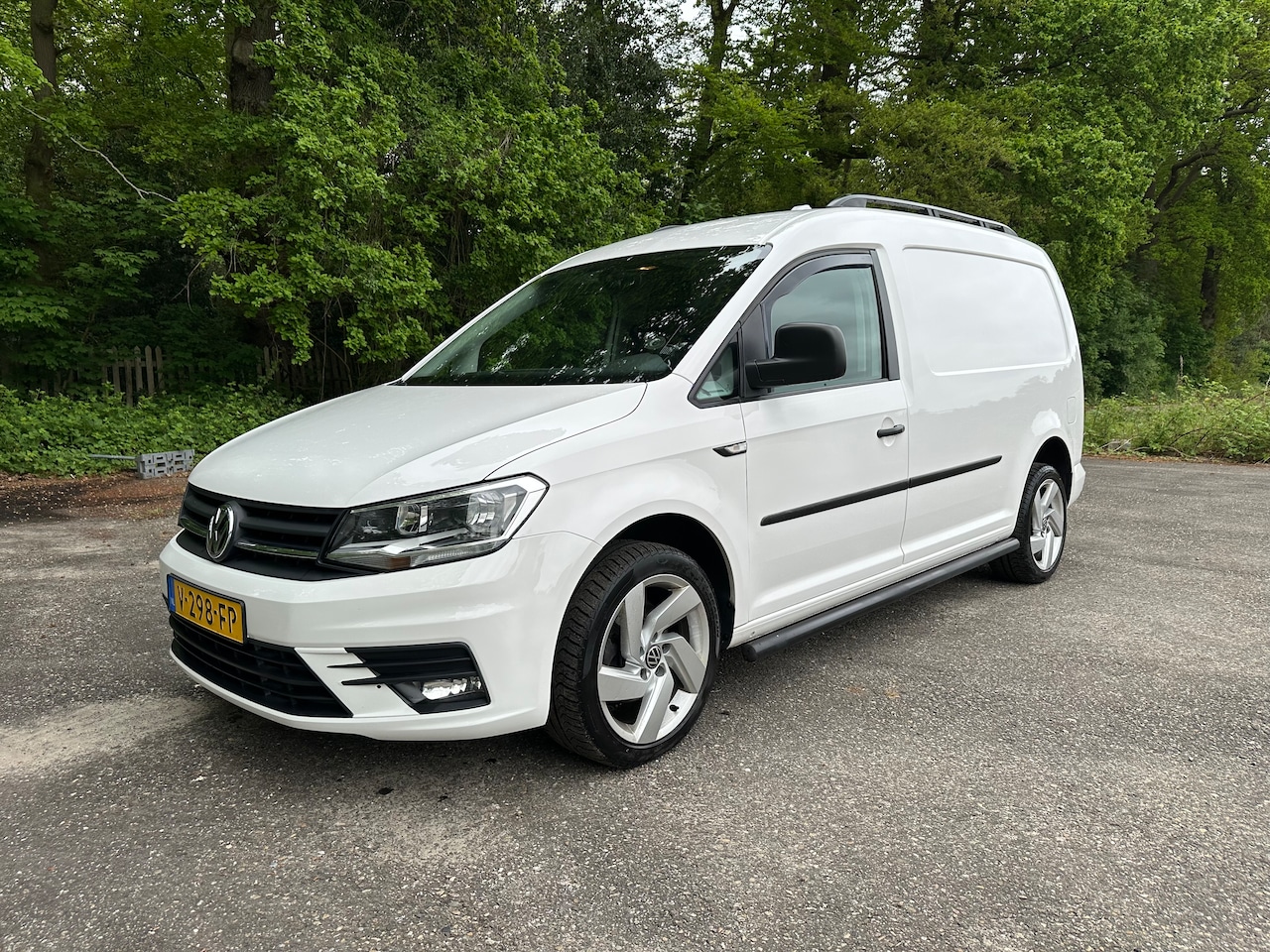 Volkswagen Caddy - 2.0 TDI L2H1 BMT Maxi Highline - AutoWereld.nl