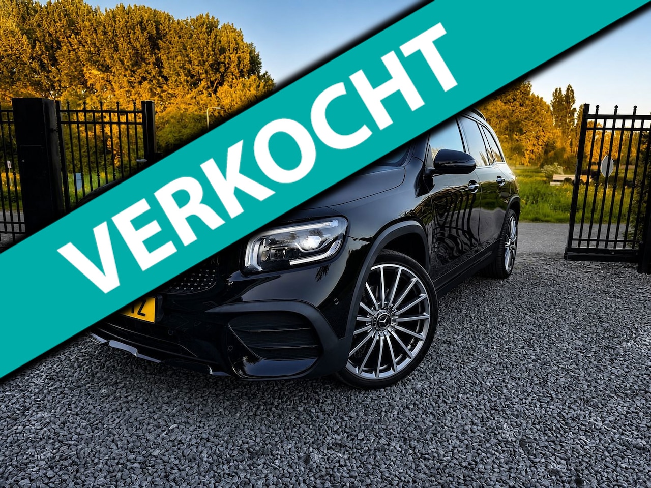 Mercedes-Benz GLB - 200 AMG / Panorama dak / NL Nap/ Memory stoelen / Camera / Vol - AutoWereld.nl