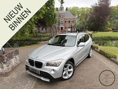 BMW X1 - sDrive18i Executive | Pano | Trekhaak | PDC | Leder |