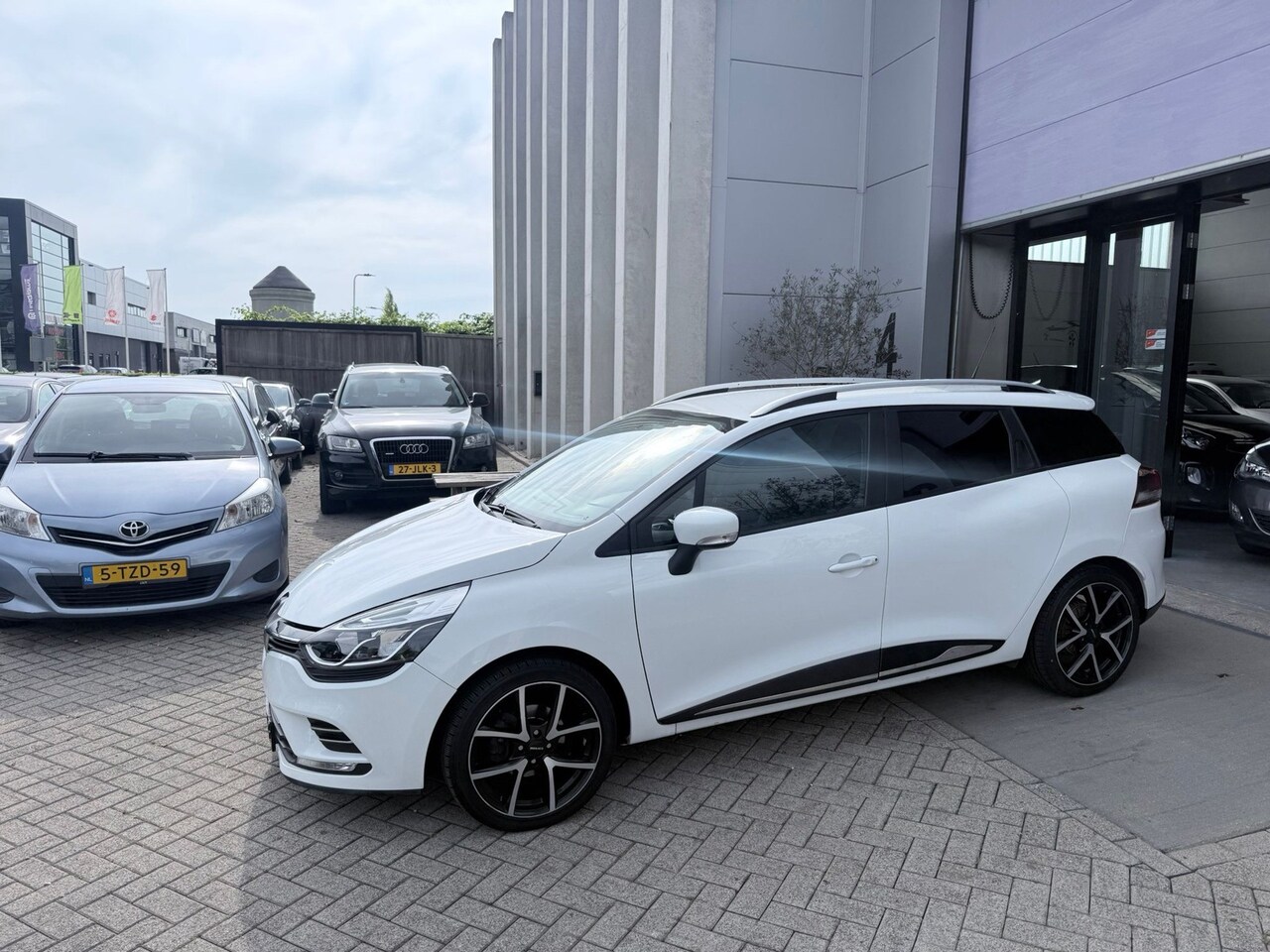 Renault Clio - 0.9 TCe AIRCO! CRUISE! LED! 17INCH! NAP! INRUIL MOGELIJK! - AutoWereld.nl
