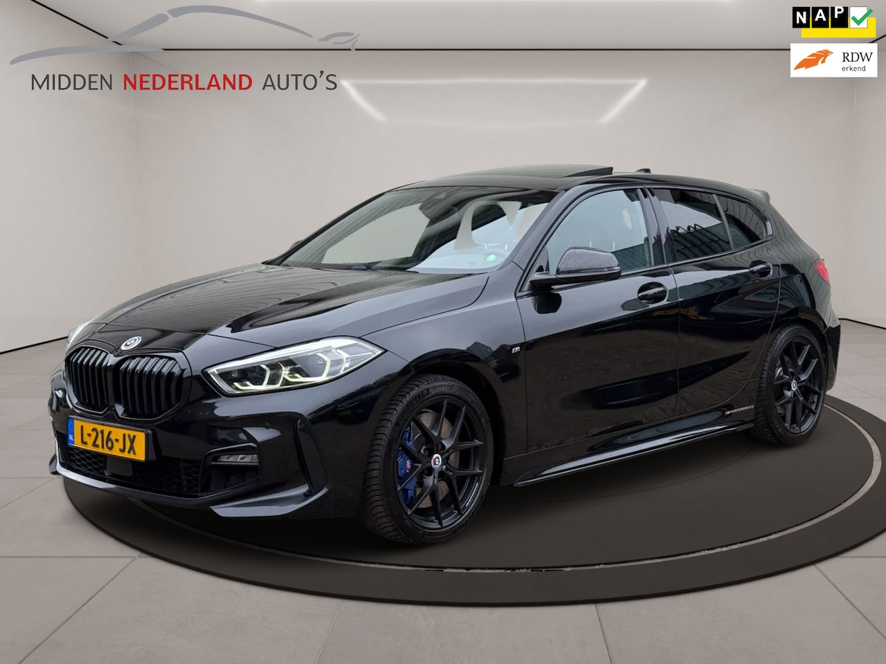 BMW 1-serie - 120i M-PERFORMANCE * PANORAMA * LEER * AUTOMAAT * M-PAKKET * - AutoWereld.nl