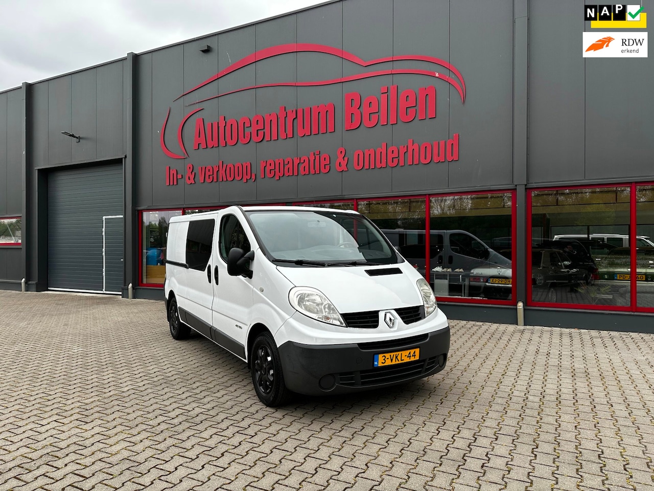 Renault Trafic - 2.5 dCi T29 L2H1 DC / DUBBELE CABINE / AIRCO / TREKHAAK / NIEUWE APK / - AutoWereld.nl
